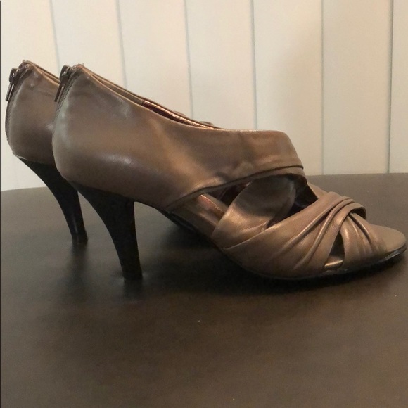 Sofft Leather Heels, Grayish brown. - Picture 5 of 8